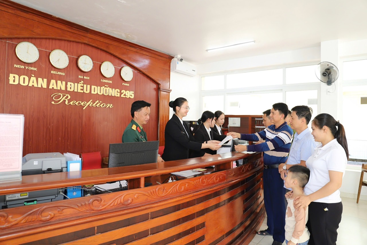 Đội ngũ phục vụ chuyên nghiệp, tận tình,chu đáo